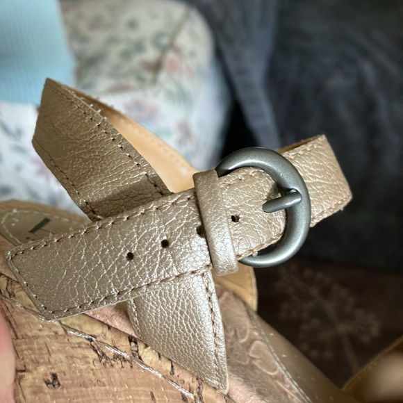 BORN champagne, leather sling back sandals - Picture 7 of 10